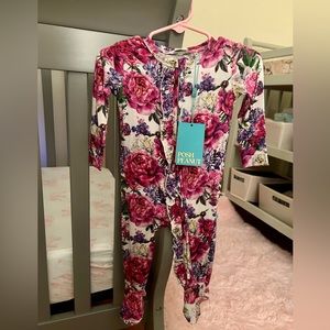 Posh Peanut Bella Ruffled Footie 6-9 Months NWT